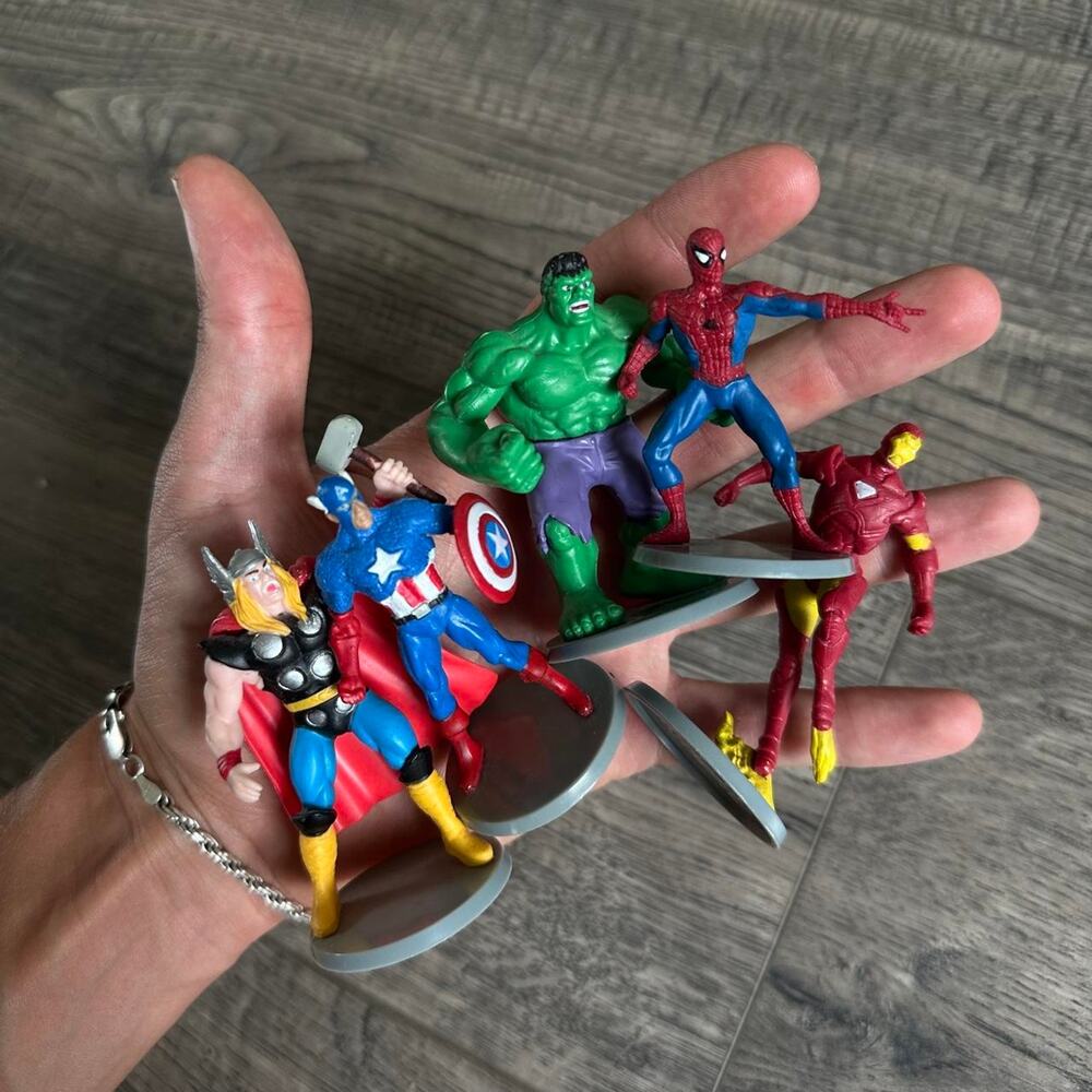 Vintage Marvel Avengers Die Cast Mini Figures Action Figure Toy Lot Bundle